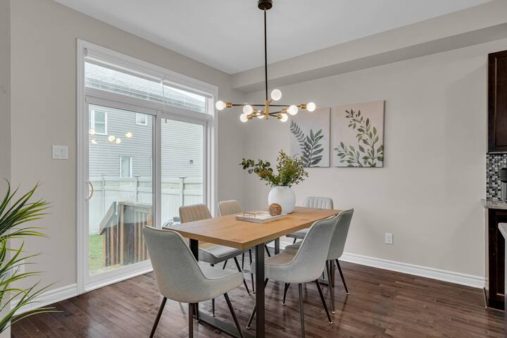 Luxurious and Beautiful, Ottawa gallery image 4