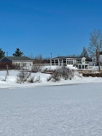 Saving Grace Waterfront Retreat gallery image 2