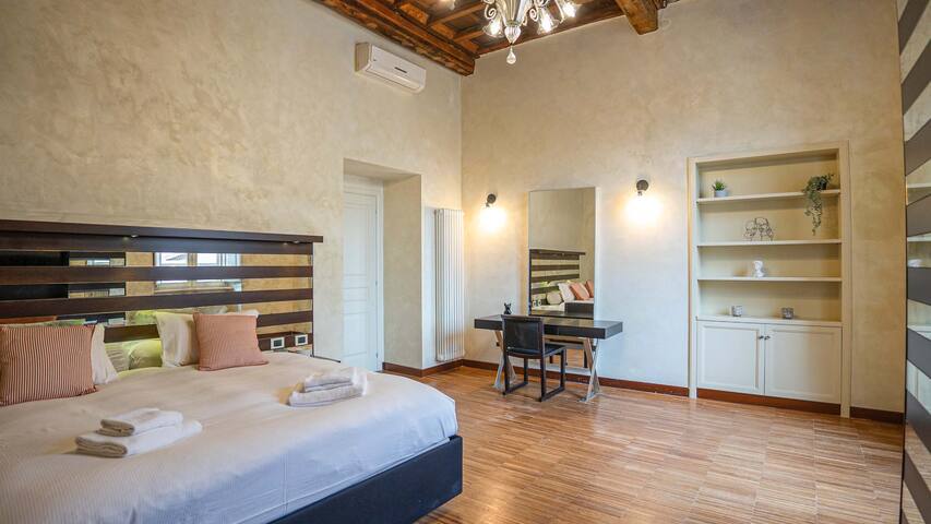 EasyTopStay -Piazza Venezia City View Charming Apt gallery image 3
