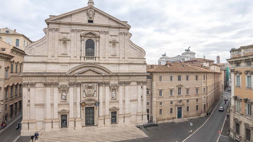 EasyTopStay -Piazza Venezia City View Charming Apt gallery image 4