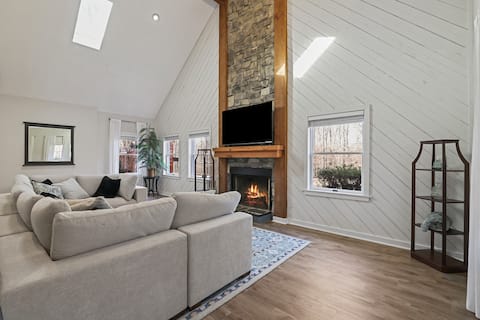 Cozy Home Walking Distance to Vineyard Restaurant