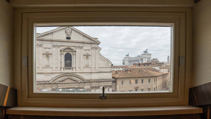 EasyTopStay – Piazza Venezia City View Penthouse gallery image 4