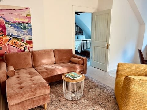 Popular Airbnb listing: Hip Charleston Apt, on Waterfront Property W/ Dock in Charleston / North Charleston