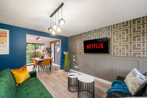 Platinum Hayes - Chic 3 Bed House in Greenhithe