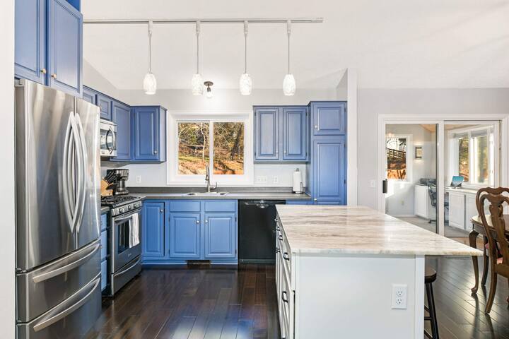 Family-Friendly 4-Bed Retreat gallery image 5