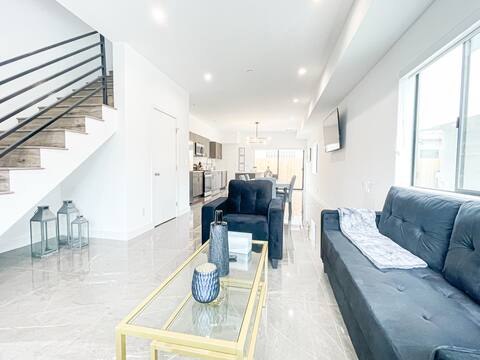 Los Angeles Modern 4BR Tri-Level Townhome - CL2-VP