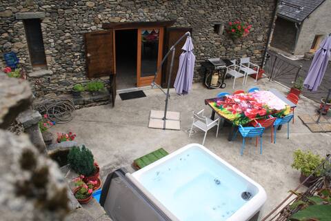 Near Luchon and Peyragudes, cottage with 3-star HOT TUB