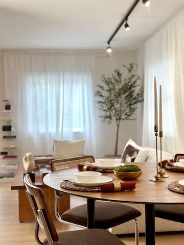 Getaway house w/ Golf green & Backyard retreat