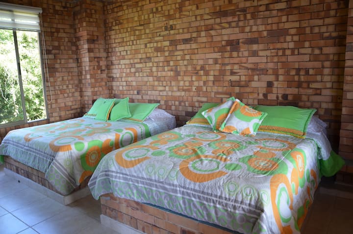 Спалня Мандарин
Две легла
70 000 USD на човек