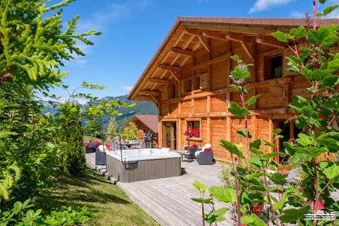 Private chalet for 12 people with Jacuzzi