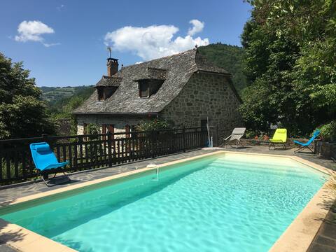House Aveyron Lakeside pool