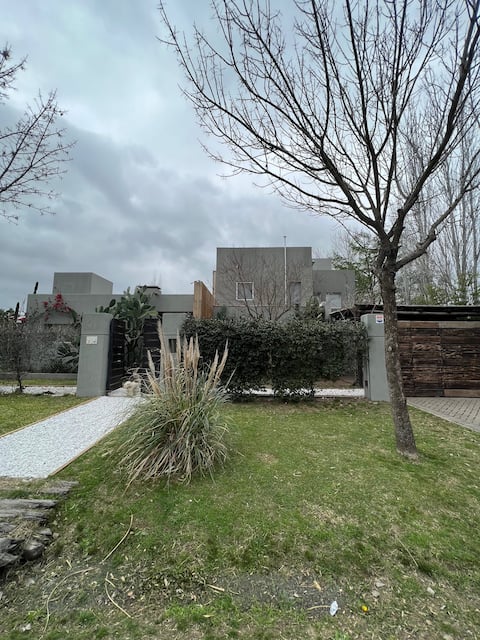 Excelente casa ALDEA Fisherton!
