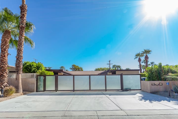 Luxury Downtown 1 Story, Laundry - Palm Springs, CA