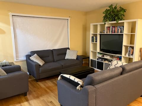 Popular Airbnb listing: 4 Bdrm Modern Home in Old Strathcona in Strathcona