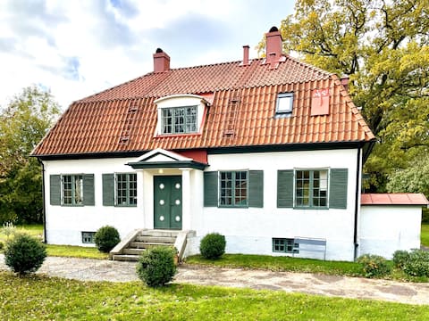 Seafront 1930s villa