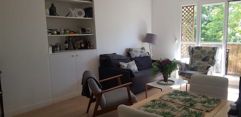 Successful Airbnb property: T3 Cozy, air-conditioned, balcony, parking in Pantin