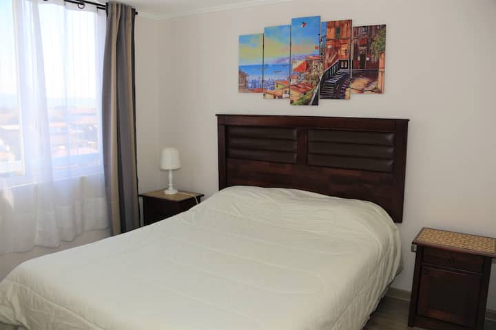 חדר מואר מאוד 1 עם ארון הליכה