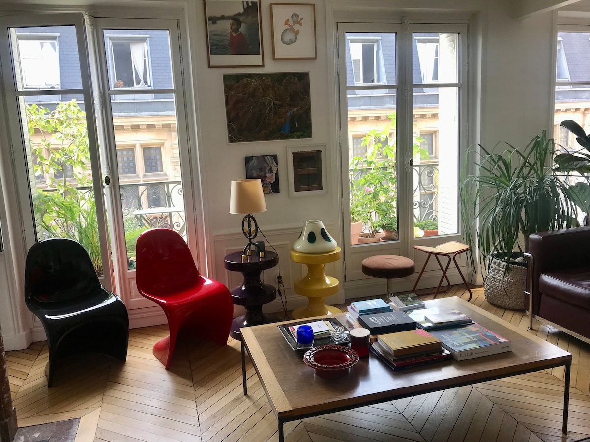 Top performing Airbnb: Marais 2-bedroom apartment in Paris 4e Arrondissement