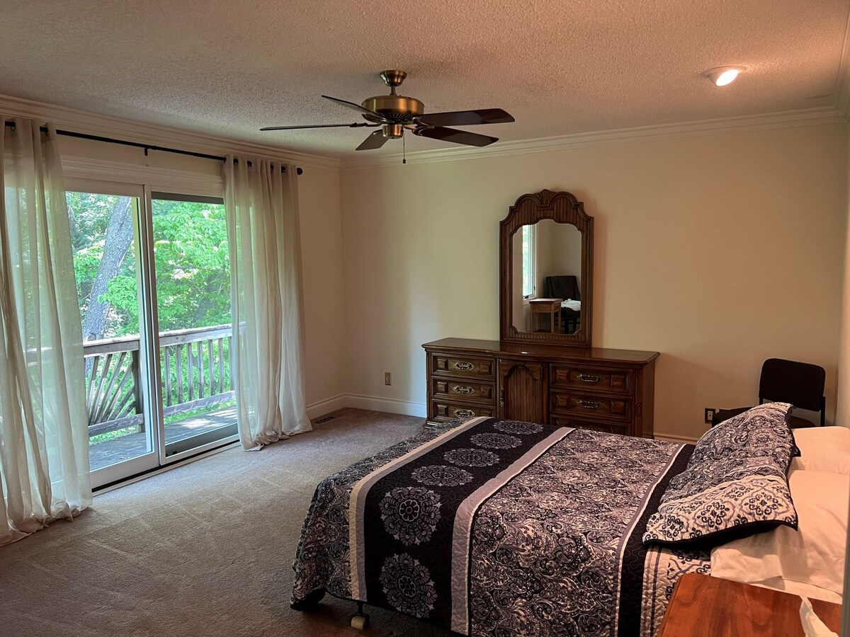 Spacious Home in Clarkston, MI Houses for Rent in City of the Village