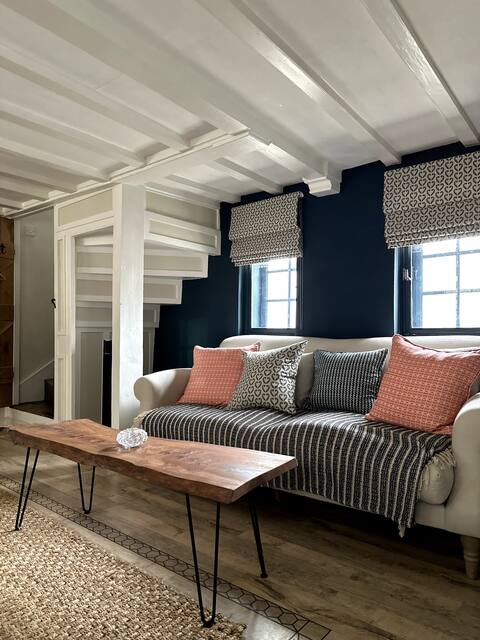 Grade II Cottage in Oundle with private courtyard