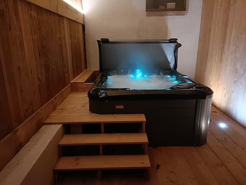 Gîte d'Ambre 
with private hot tub