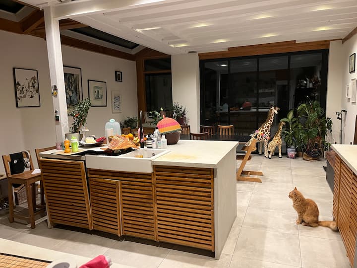 Family Home With Roof Terrace And Garden - Enfield