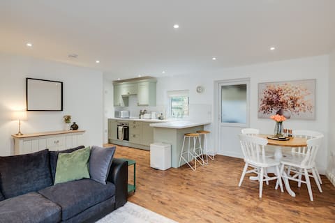 Popular Airbnb listing: Guest House in Poole in Studland