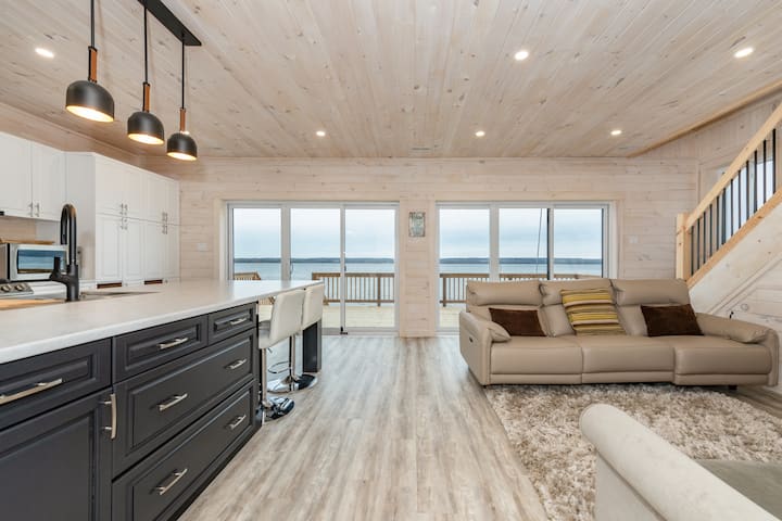 Ottawa River Retreat - Arnprior