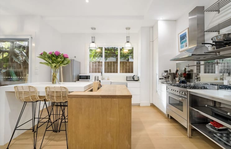 Family Home in Waverley gallery image 5