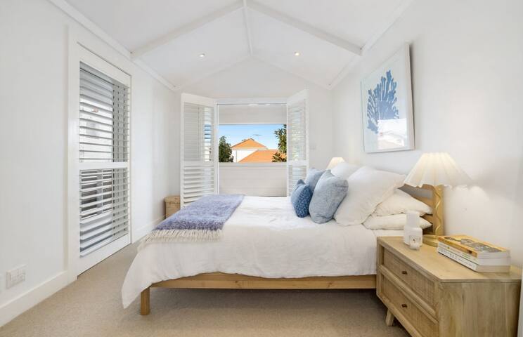 Family Home in Waverley gallery image 3