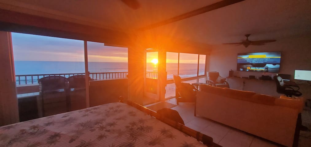 Closest Ocean Front 2 bedrooms in Kona with a car!