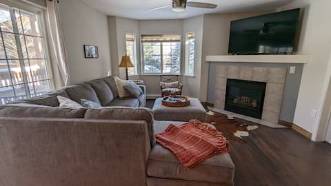 Fantastic condo in Edwards - spacious and HOT TUB!