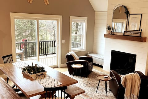 Inviting Modern Home | Ski at Ragged & Tenney