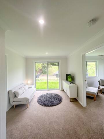 New Modern Bliss House – Quiet & Central gallery image 2