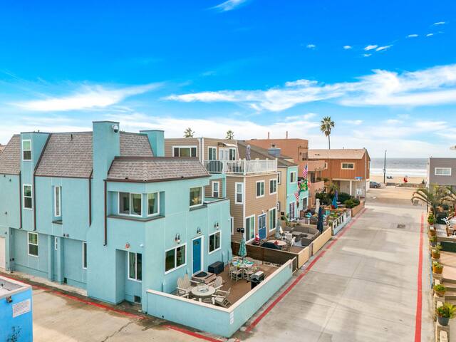 Stylish 2-Story 3BR Beach Condo with Rooftop Deck! gallery image 2