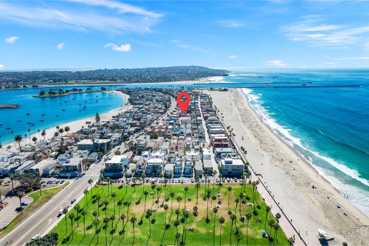 Stylish 2-Story 3BR Beach Condo with Rooftop Deck! gallery image 5