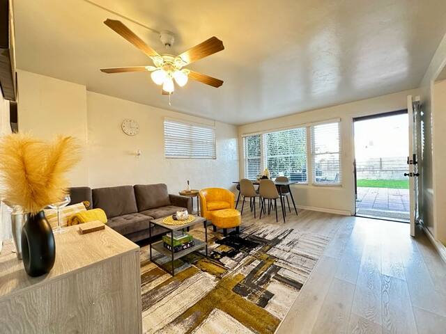 Sunny San Diego Retreat! gallery image 3