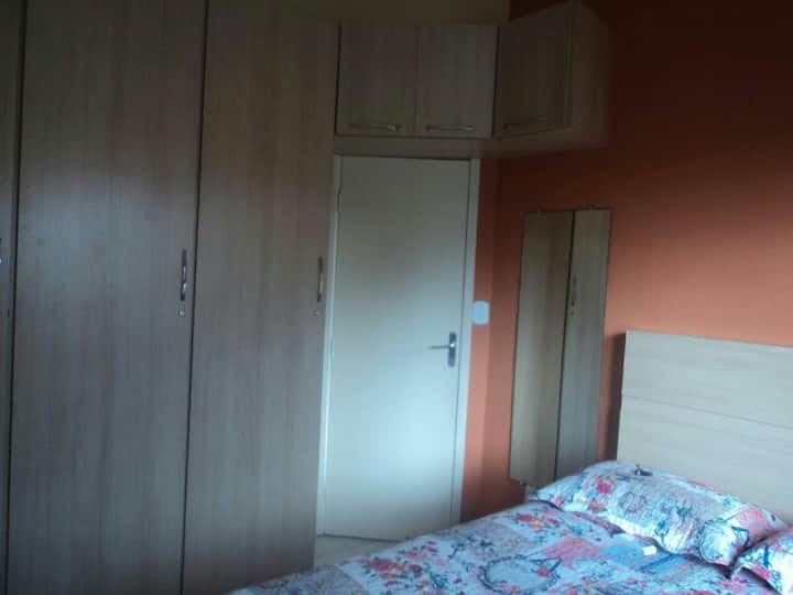 HABITACIÓN 1 - SUITE
C/ AR CONDIC.+ ARMARIO+VESTIDOR.