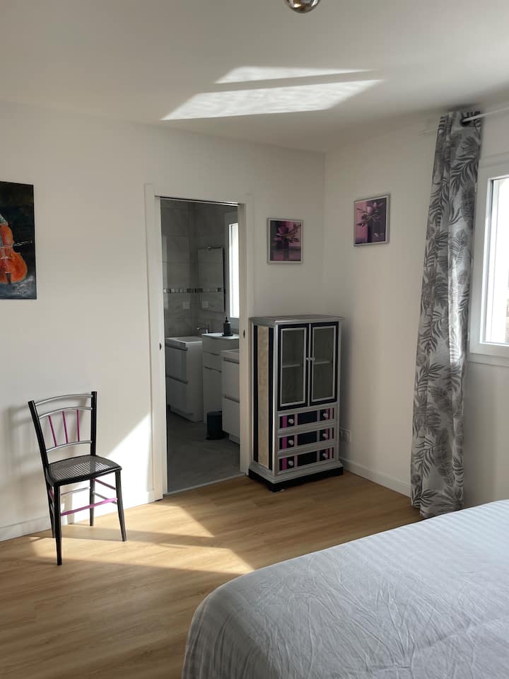 Соба во Сент Густан - влез во сива бања