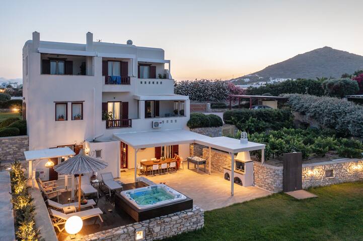Villa with Private Pool and Jacuzzi Naxos gallery image 4