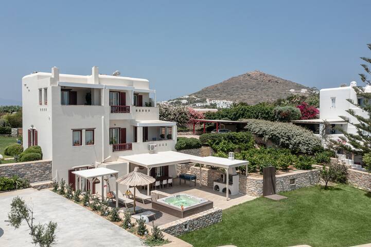 Villa with Private Pool and Jacuzzi Naxos gallery image 2