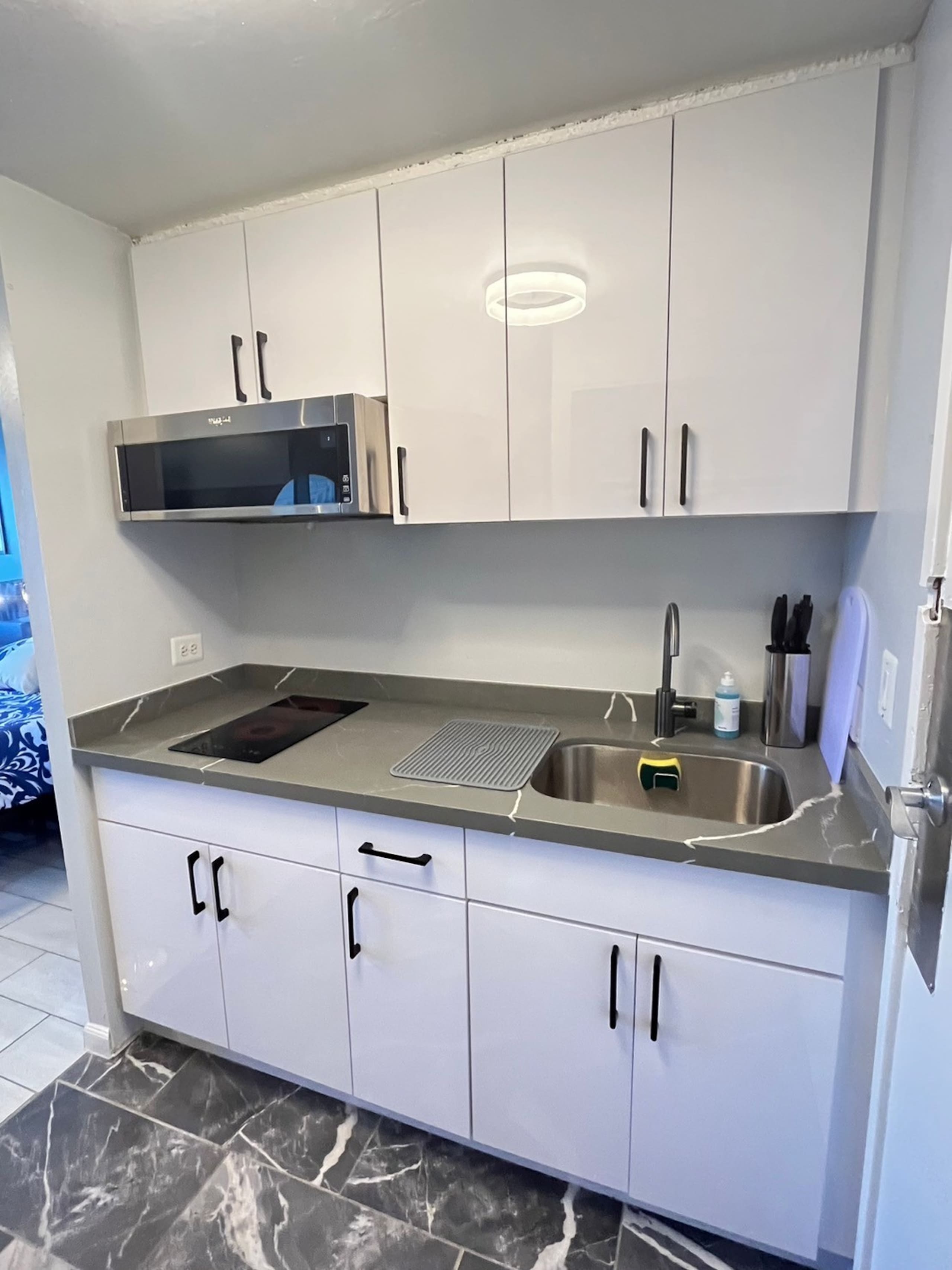 Condo in Honolulu · ★4.83 · 1 bedroom · 2 beds · 1 private bath - Image 2