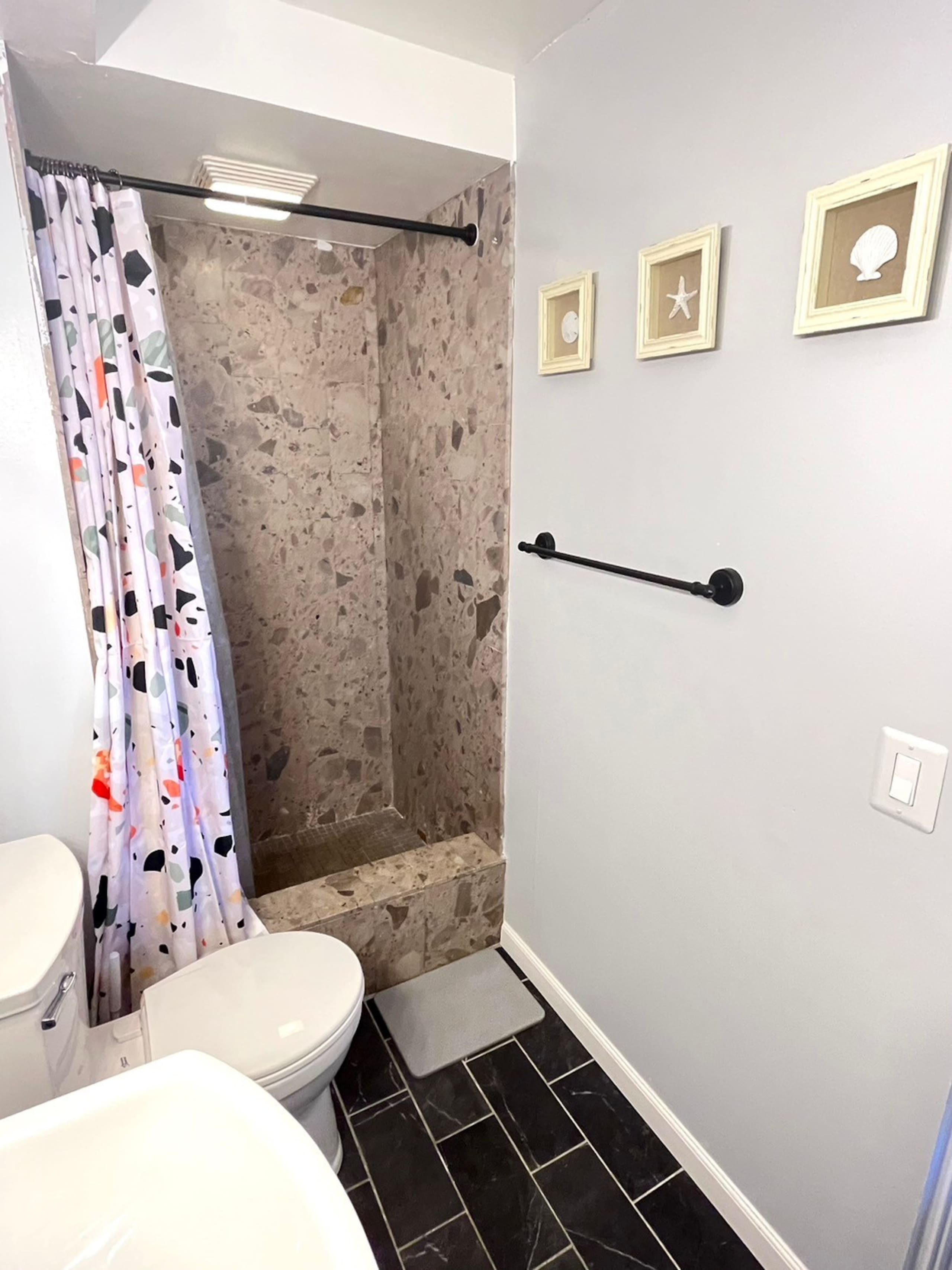 Condo in Honolulu · ★4.83 · 1 bedroom · 2 beds · 1 private bath - Image 32