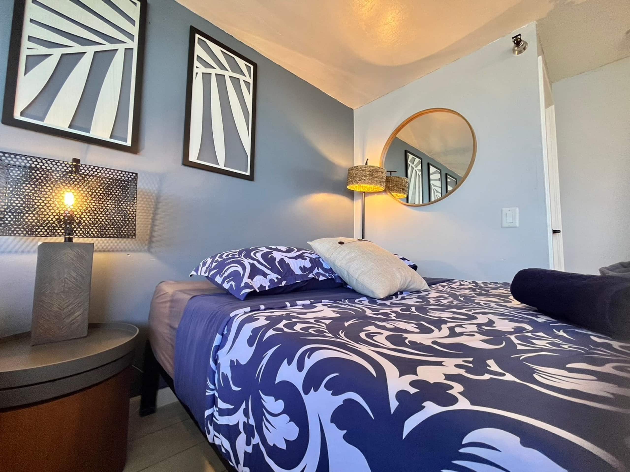 Condo in Honolulu · ★4.83 · 1 bedroom · 2 beds · 1 private bath - Image 15