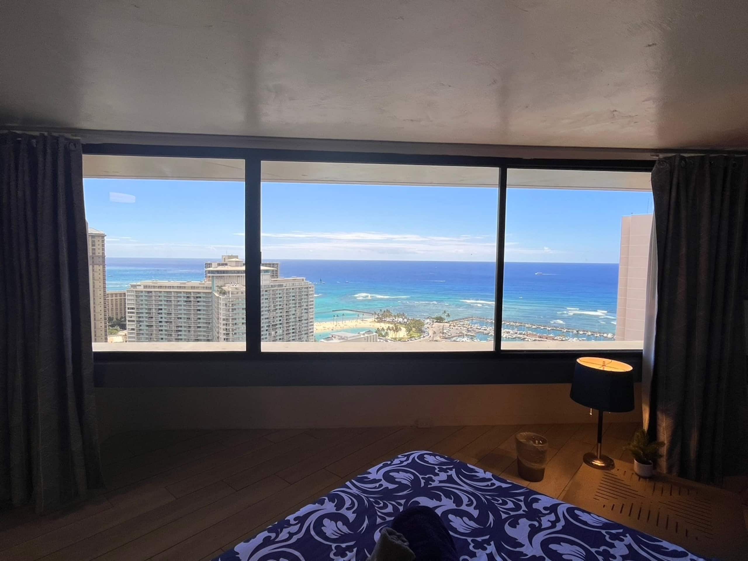 Condo in Honolulu · ★4.77 · 1 bedroom · 2 beds · 1 private bath - Image 15
