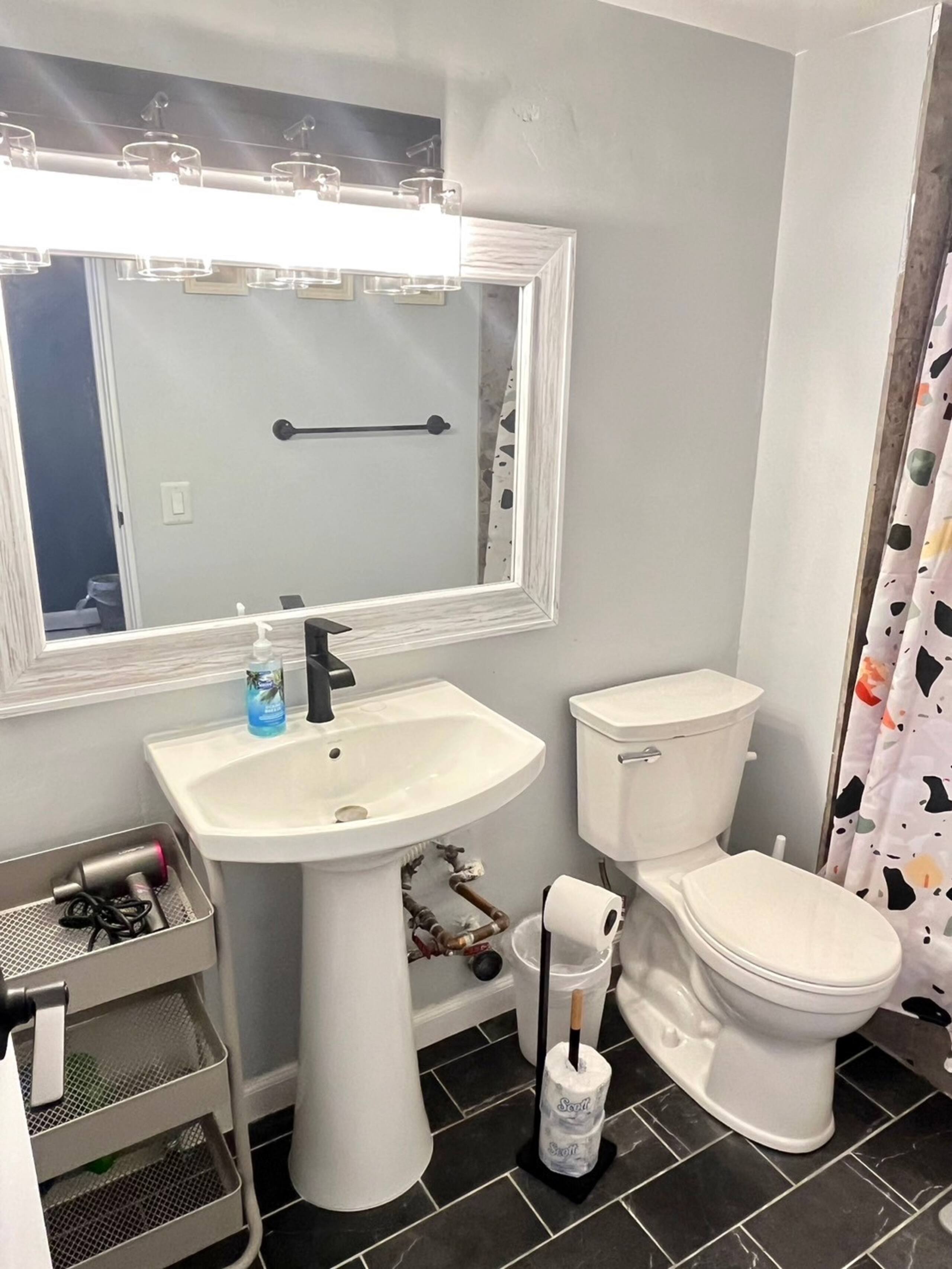 Condo in Honolulu · ★4.77 · 1 bedroom · 2 beds · 1 private bath - Image 32