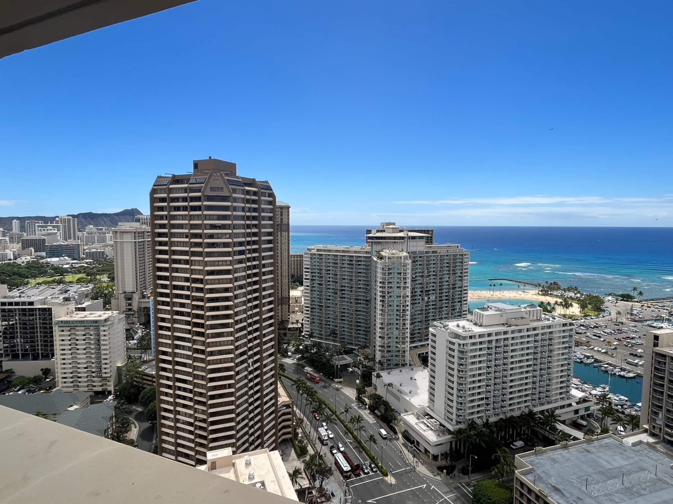 Condo in Honolulu · ★4.77 · 1 bedroom · 2 beds · 1 private bath - Image 39