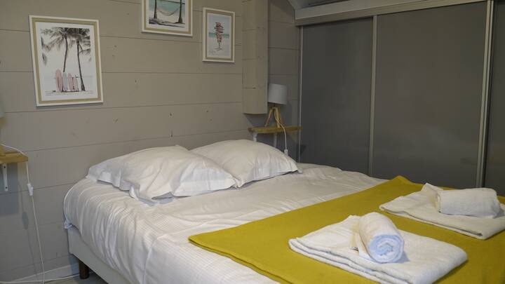 ✨ Entdecken Sie das gemütliche Zimmer 4, perfekt, um sich auszuruhen und jeden Moment in Ruhe zu genießen! ✨