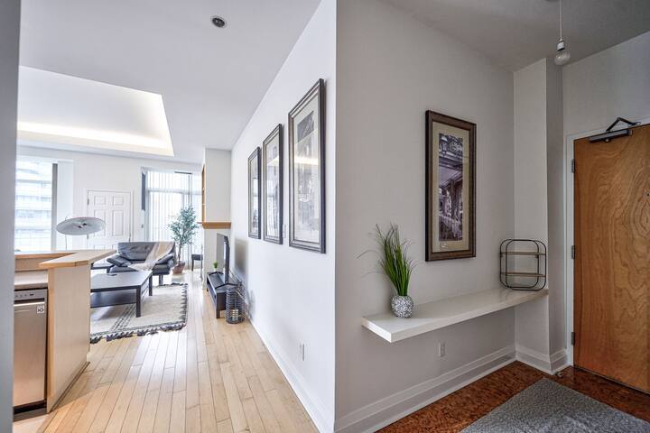 2 Bed/2 Bath Loft near Wellesley Subway w Parking gallery image 3