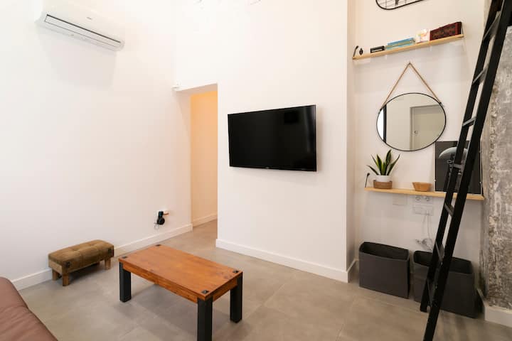 Beautiful Wooden Design Loft, Ac, Great Location - Alicante